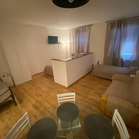 Апартаменты Your Outlet 6 *